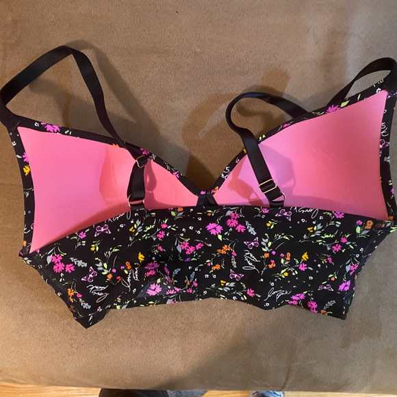 PINK Victorias Secret Large Wireless push-up bra - Picture 2 of 6